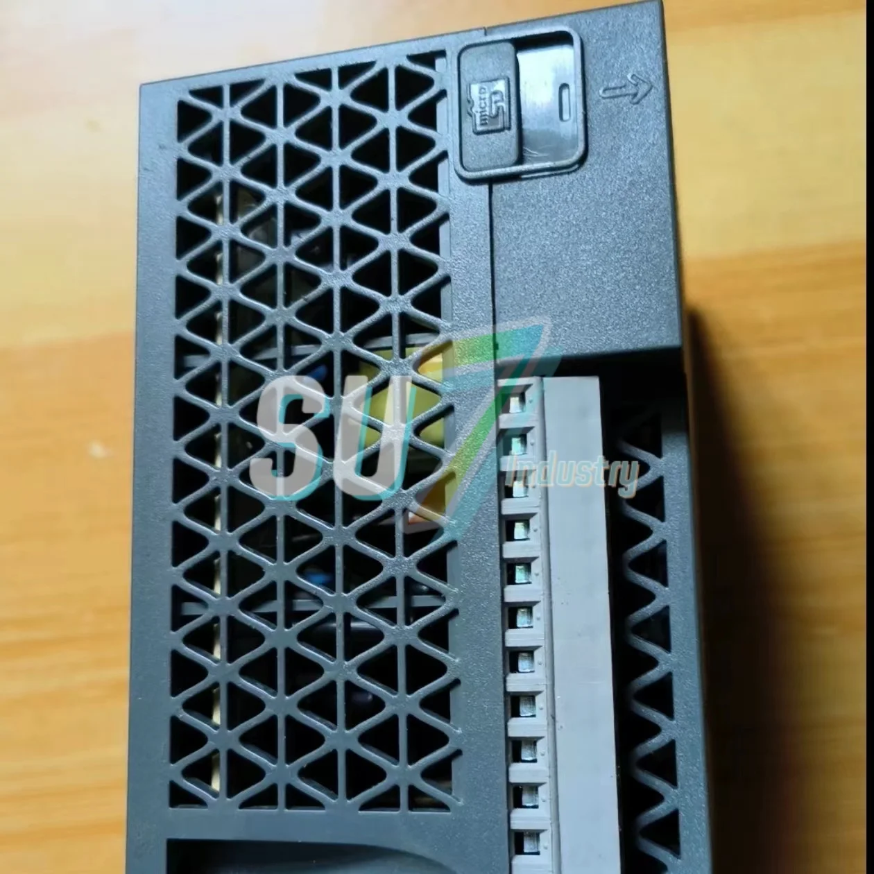 新しいボックス内 TM100C16RN TM100C24RN PLC モジュール