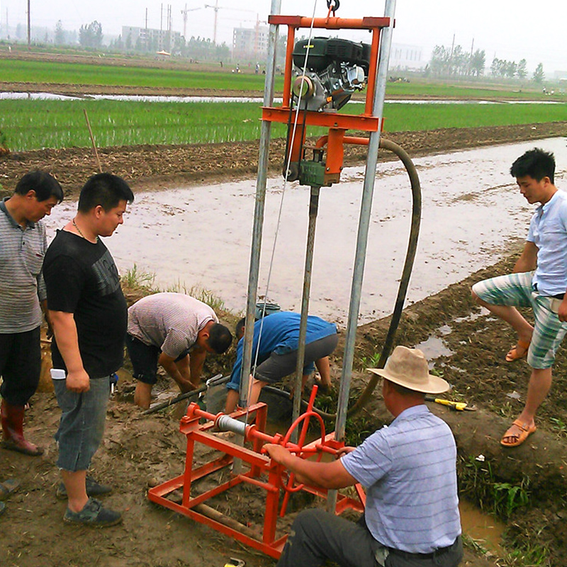 カスタマイズされた井戸リグ 6.5HP 15HP ガソリン小型ポータブルミニボア井戸掘削機の価格