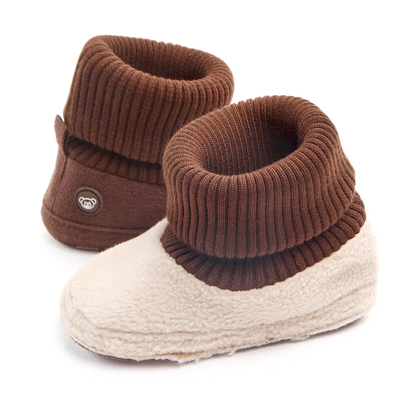 Botas de bebê com bolas felpudas para primeiros caminhantes, sapatos monocromáticos para meninas e meninos infantis, sapatos quentes de alta qualidade para crianças, moda, 0-18m, inverno, 2024