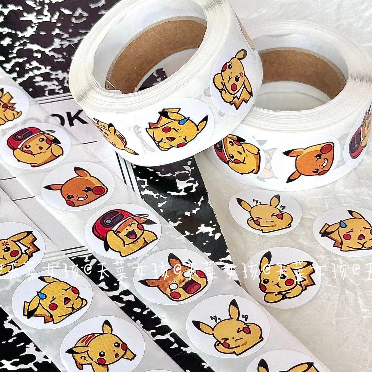 500PCS Anime Nette Pokemon Pikachu Aufkleber Kawaii Charizard Runde Dichtung Aufkleber Rollen Aufkleber Graffiti Gepäck Aufkleber Spielzeug