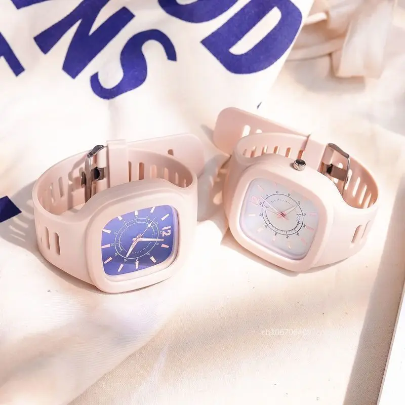 แฟชั่นผู้หญิงนาฬิกา Square Dial Pin Buckle ควอตซ์นาฬิกาผู้หญิงหรูหราสุภาพสตรีนาฬิกาข้อมืออิเล็กทรอนิกส์ซิลิโคนหญิงนาฬิกาของขวัญ