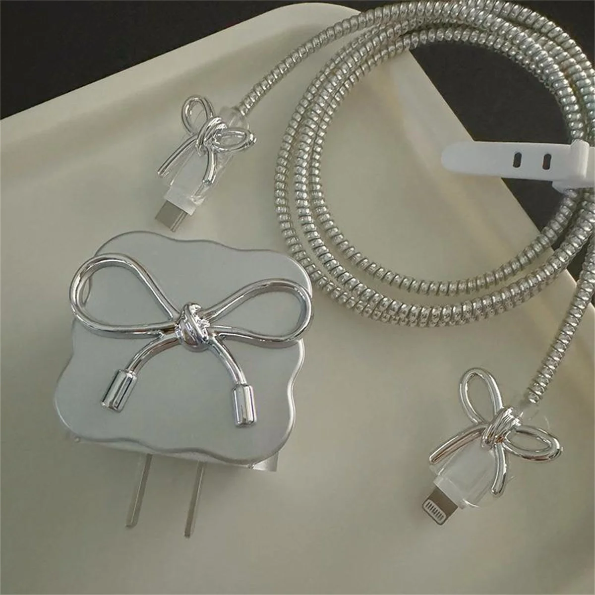 Cubierta de cargador con lazo galvanizado de lujo para IPhone 12, 13, 14, 15, 16, 18/20W, cubierta de protección de carga, accesorios de funda de cargador