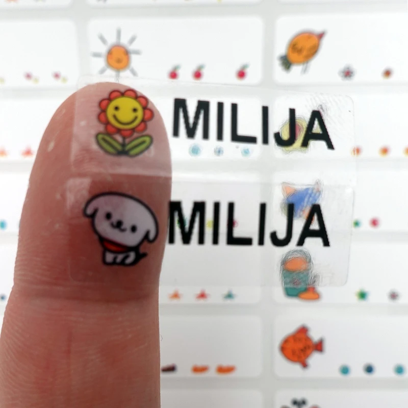 120 個名前ステッカーパーソナライズされた名前ラベルカスタム防水かわいいステッカー子供のための学校文具水筒