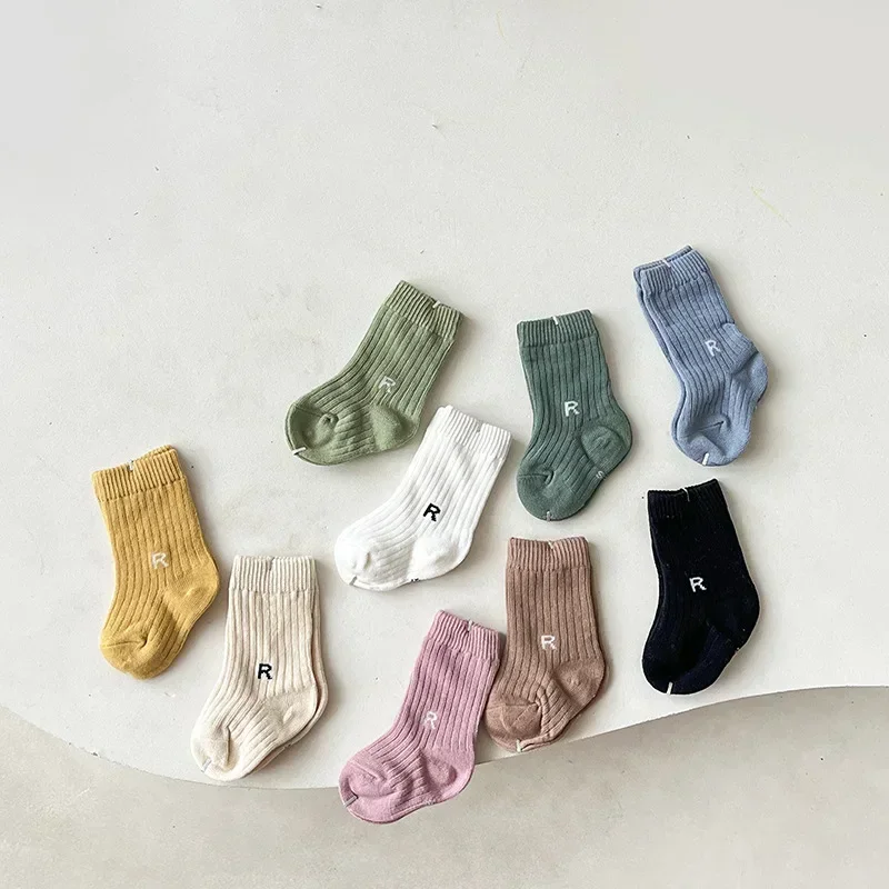1 par de calcetines de bebé estilo coreano Color sólido letra R calcetines tobilleros cortos para niño pequeño niña Primavera Verano calcetín de algodón para niños
