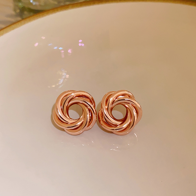 Brincos de argola de metal torcido, círculos redondos geométricos multicamadas para mulheres, cor dourada, amuletos da moda, joias da moda, presentes