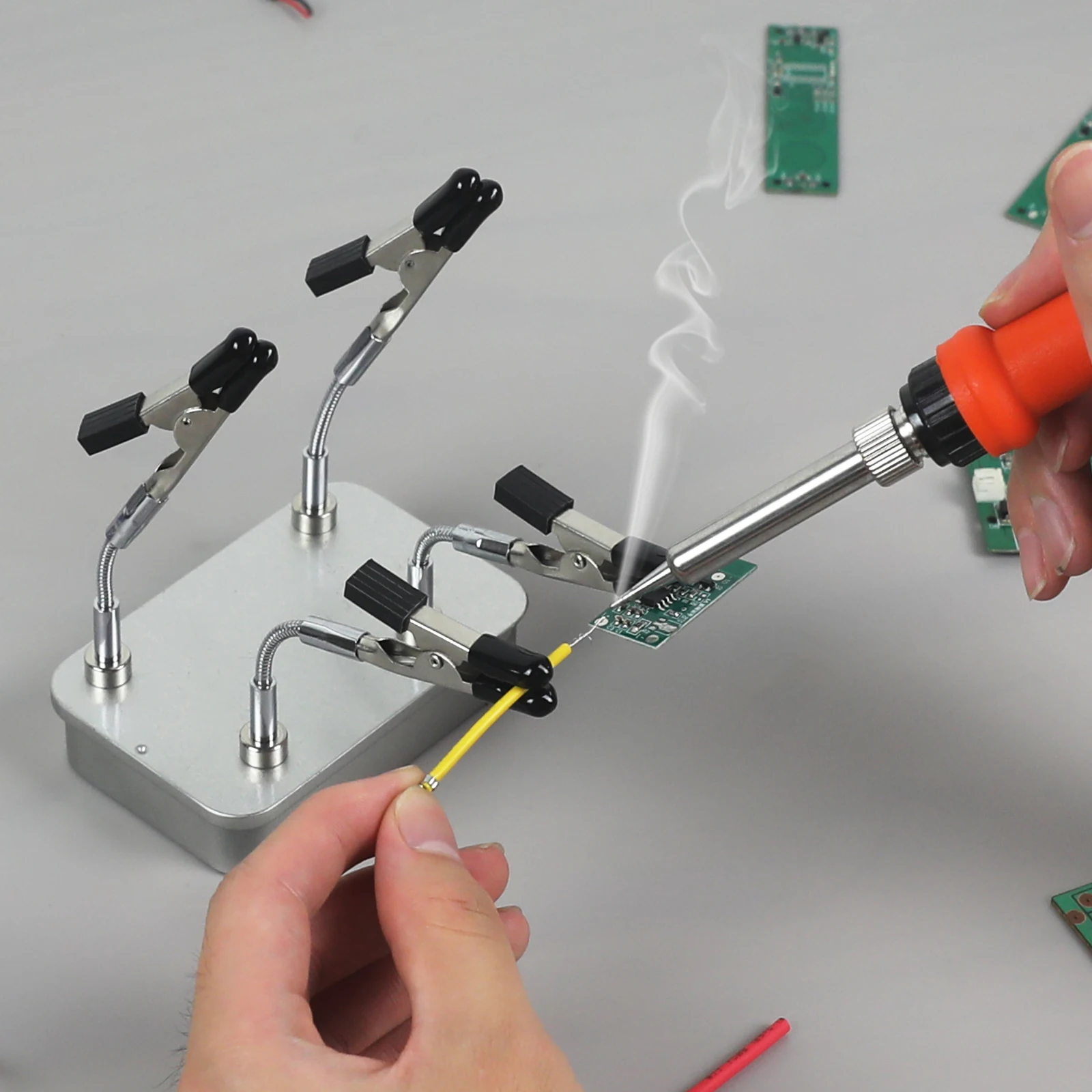 NEWACALOX Saldatura Helping Hands 4 Braccio flessibile universale magnetico Assistente per saldatura Morsetto PCB Strumenti di riparazione per saldatura a mano