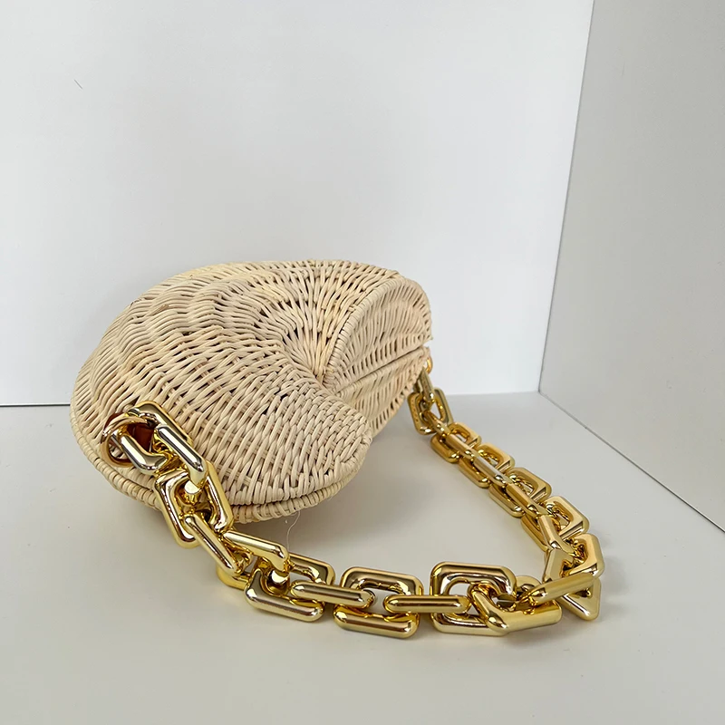 Bolsos de paja informales versátiles para mujer, bolso de hombro con cadena de Metal especial de ratán de Color sólido con concha de concha, diseñador de lujo, 2022