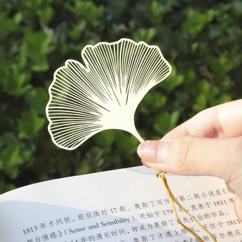 Exquisite Leaf Shape Metal Bookmarks With Tassel Creative Ginkgo Lotus Leaves Book Mark Student Stationery Reading Supplies Gift