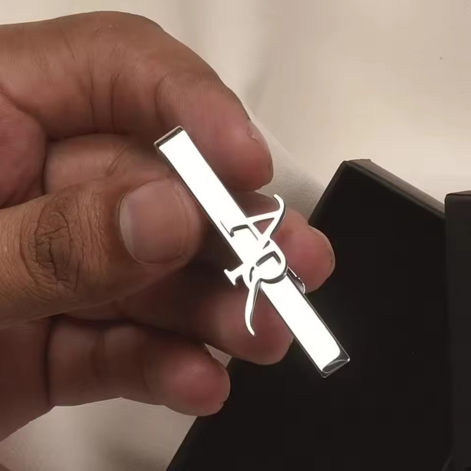 Sipuris Benutzerdefinierte Initial Name Krawattenklammer für Männer, Edelstahl, personalisierter Krawattenverschluss, trendiger Hip-Hop-Schmuck, Hochzeitsgeschenke
