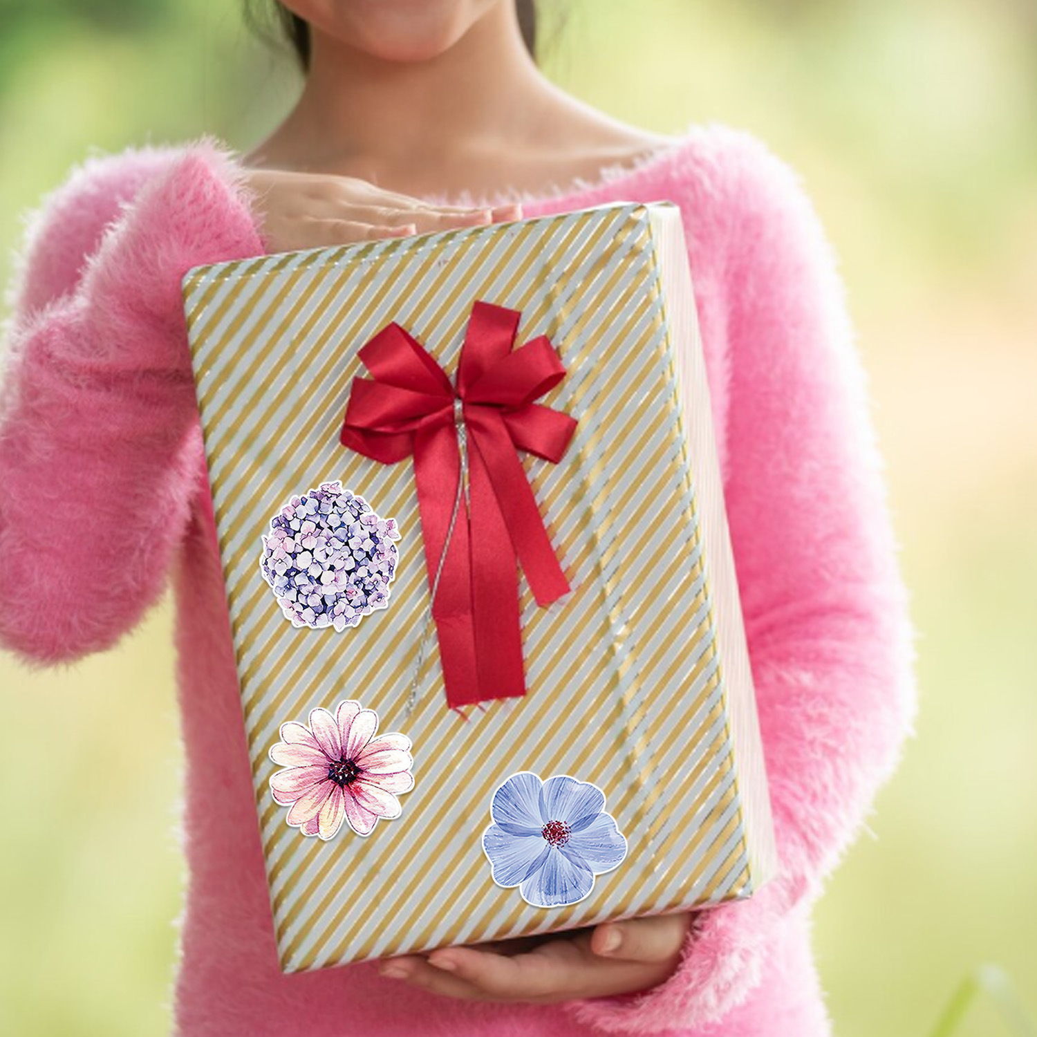 500 PCS/1 ม้วน 2.5 ซม./1 นิ้วผีเสื้อดอกไม้รูปสติกเกอร์ตกแต่งของขวัญกล่องสติกเกอร์ป้ายเครื่องเขียนสติกเกอร์