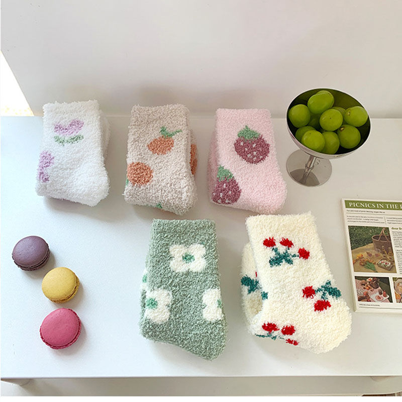 Calcetines de mujer invierno Coral terciopelo crema pesada flores cereza fresa fruta dormir peludo medio tubo calcetines lindo dulce cálido