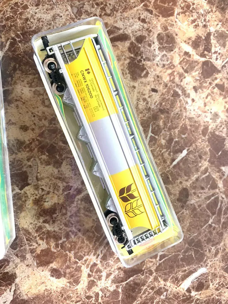オリジナル N スケール 1/160 黄色小麦穀物トランスポーター鉄道車両モデル大人のクラシックコレクション砂テーブル静的ディスプレイ