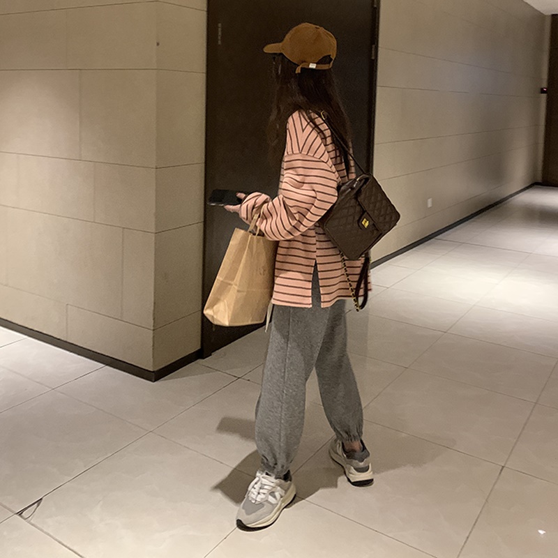 ピンクストライプルーズ長袖 Tシャツシックなインナーウェア 2023 春のファッションベースシャツトレンディな婦人服プラスサイズ利用可能