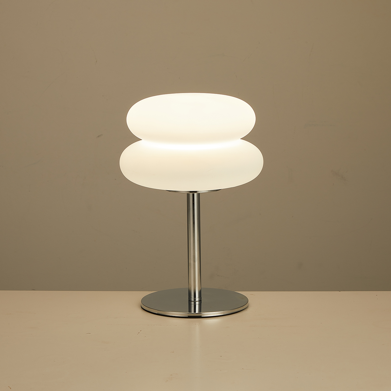 Lámpara de mesa retro Bauhaus, lámparas de plástico para dormitorio, mesita de noche, sala de estar, lámpara de seta nórdica, luz ambiental con atenuación de brillo de 9 niveles