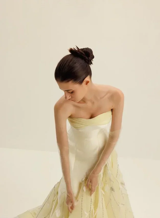 ที่กําหนดเองชุดราตรีสีเหลืองTulleพู่Feather Pleat A-LineชุดราตรียาวRetroประณีตคุณภาพสูงคลาสสิก