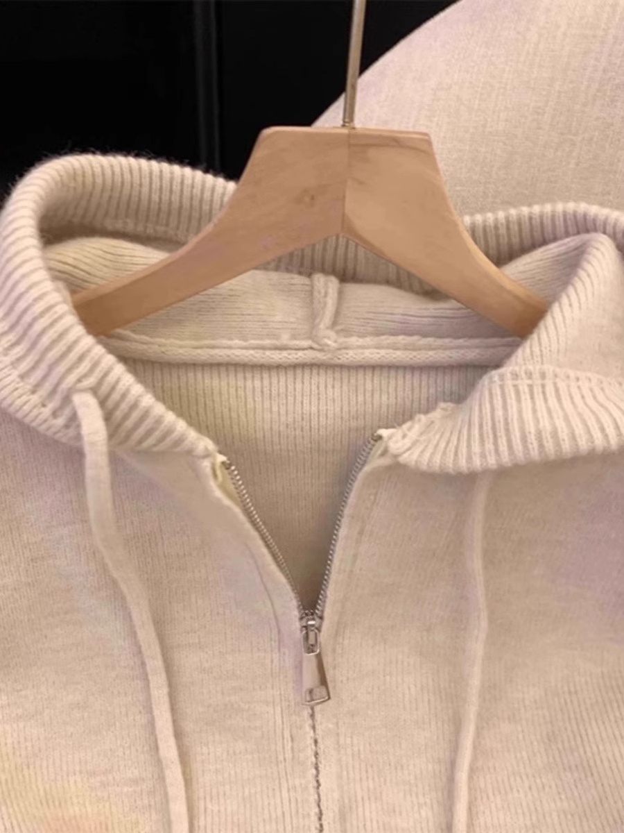 緩い怠惰なジッパー春秋アンチエイジング女性のセーターコート 2024 早春の新帽子ニットアウタージャケット