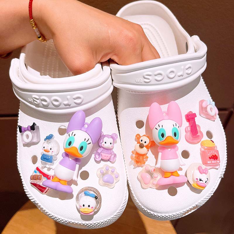 New Disney Mickey Mouse Minnie Donald Duck LED อุปกรณ์เสริมรองเท้า Charms ชุดหัวเข็มขัดการ์ตูน Daisy Duck DIY รองเท้า Charm หญิงของขวัญ