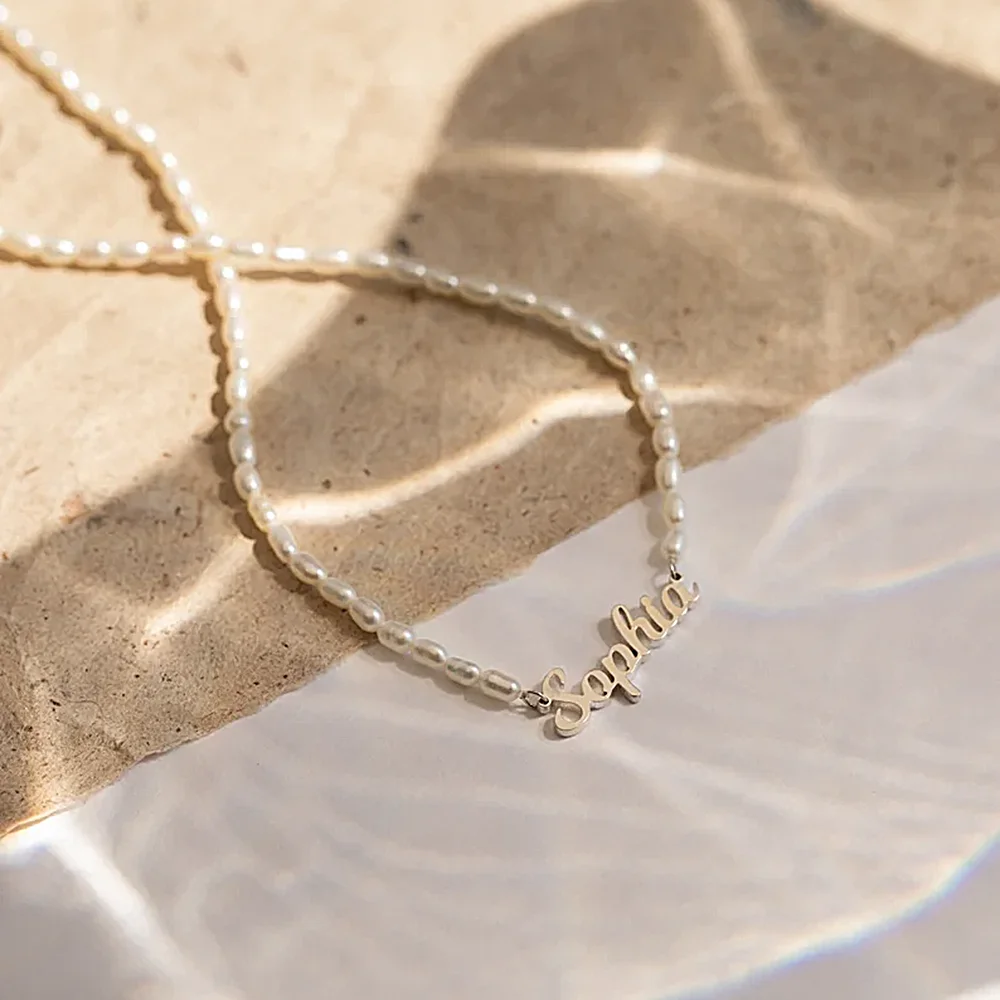 Colgante con nombre personalizado, collar de cuentas de perlas a la moda para mujer, collar con placa con nombre personalizada de acero inoxidable, joyería