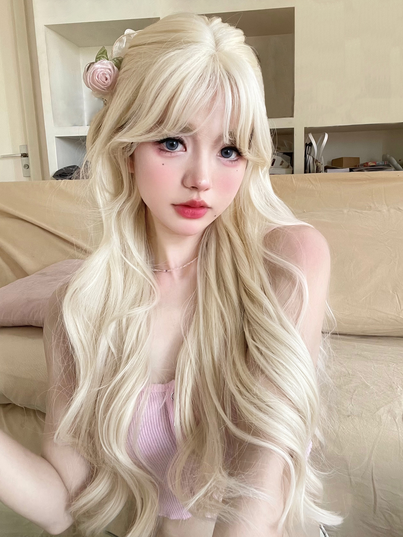 女性用天然金髪合成かつら,長い波状の髪,耐熱性,コスプレ,日常使用,かなりロリータ,28インチ