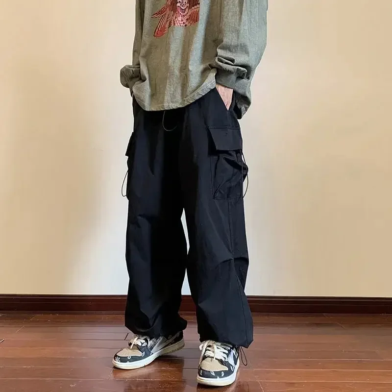 2025 Salopette da uomo nuova Pantaloni hiphop americani multitasche Pantaloni da assalto per piedi groupé da uomo Ins High Street primaverili e autunnali