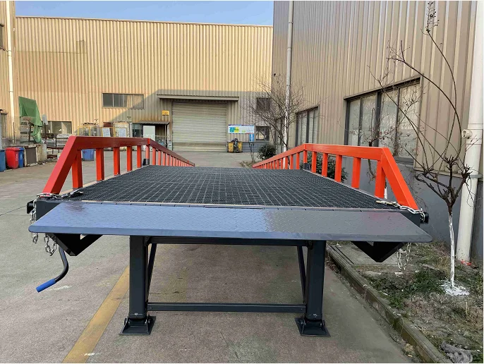 Best Selling Flatbed Mobile Yard Ramp Work Platform For Truck Trailer Hydraulic Mobile Forklift Container Loading Dock Ramp