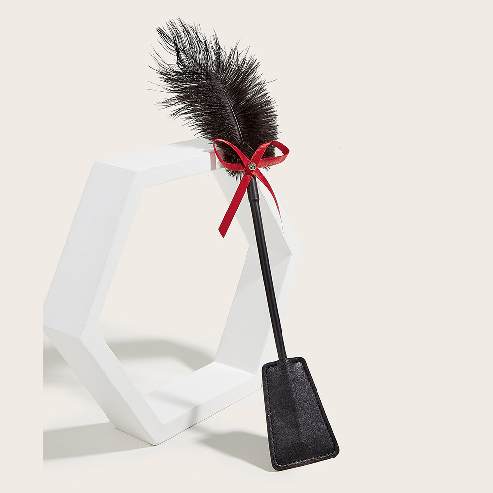 แส้ม้าขนนกกระจอกเทศแท้36ซม. ไม้พายหนังพียูอุปกรณ์ประกอบสำหรับแสดงคอสเพลย์