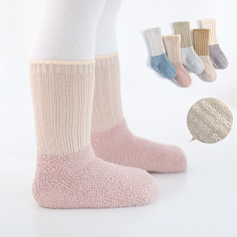 Nuevos calcetines de primavera para niños y niñas, calcetines antideslizantes de retazos de longitud media para bebés recién nacidos, calcetines de felpa