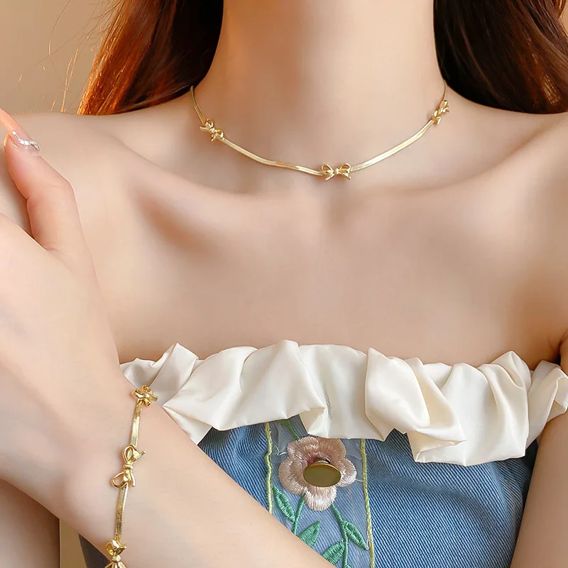 Girocolli con lama Bowknot Collane per donna Temperamento semplice Senso superiore Personalità Collare Catene in osso Gioielli per il collo di moda