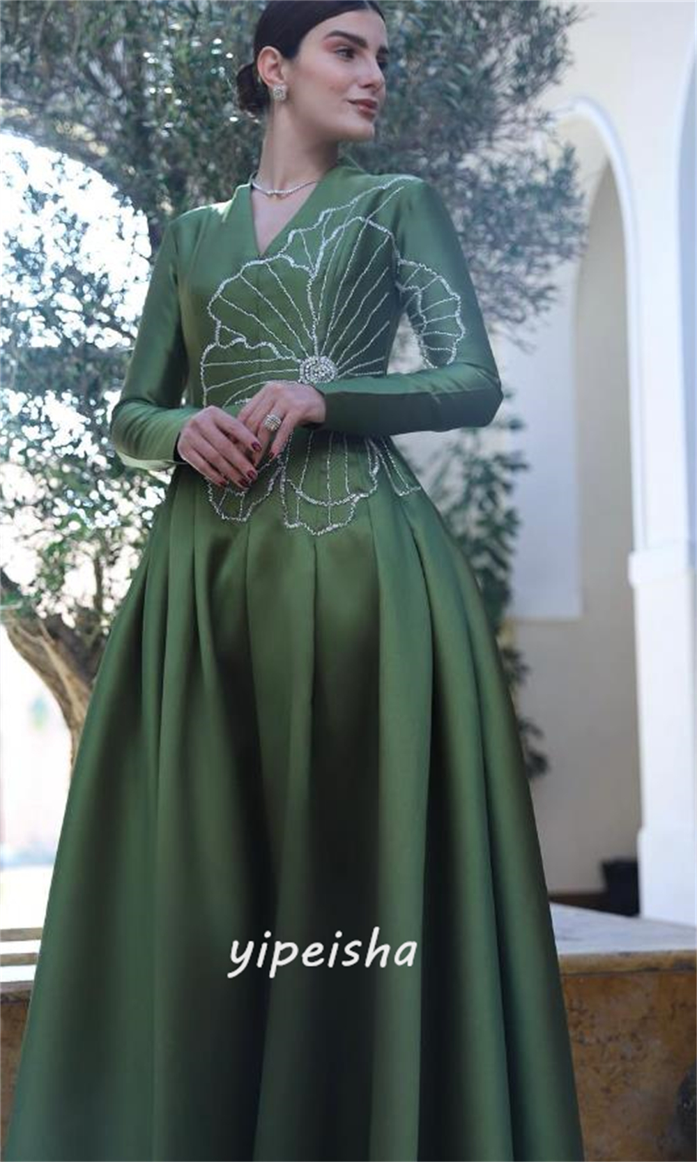 カスタマイズされたVネックのボールガウン,豪華なイブニングドレス,フォーマルなフラワードレス,オーダーメイドの機会,モダンなスタイル