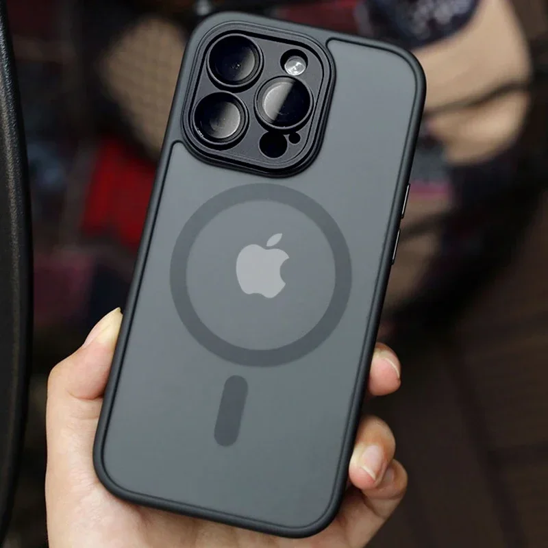 Funda magnética de lujo con armadura translúcida mate a prueba de golpes para iPhone 14, 13, 12, 11, 15 Pro Max Plus, funda de carga inalámbrica Magsafe