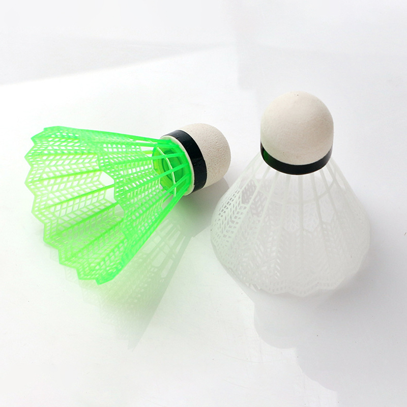 12 pièces/ensemble balle de Badminton balle de Badminton en plastique jaune blanc étudiant balle de Badminton en Nylon balles en mousse jeux de Sport de loisirs