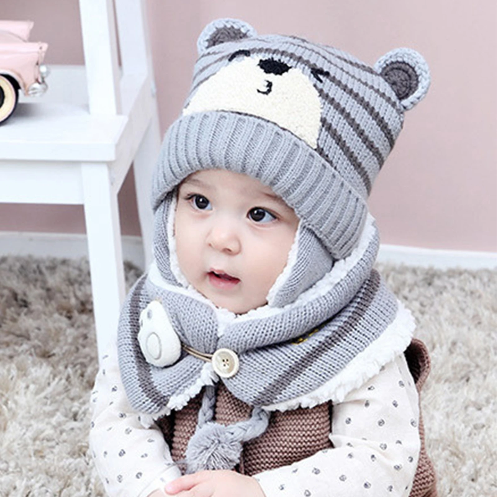 Gorro de punto a rayas con oso de dibujos animados para niños y niñas, gorro de lana, bufanda, orejeras, conjunto cálido para gorros al aire libre, invierno