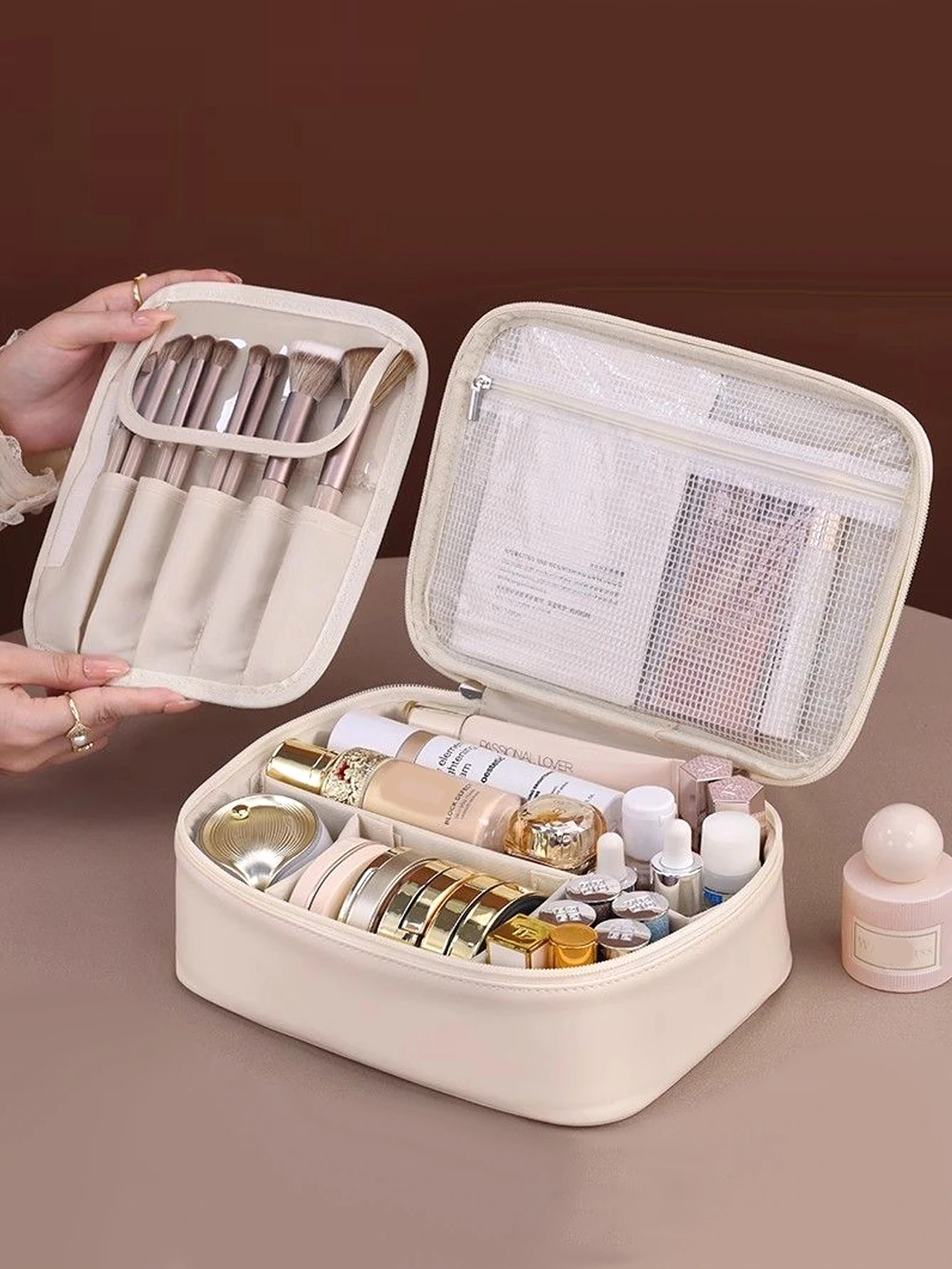 Nueva bolsa de maquillaje de cuero PU con gran capacidad, portátil y de alta gama para exteriores, ca de maquillaje impermeable en capas y multicapa
