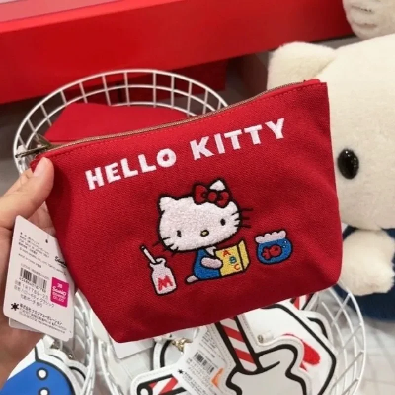 Linda chica roja Hello Kitty mujer bolsa de maquillaje de gran capacidad 50 aniversario edición limitada bolsa de almacenamiento bordada cartera