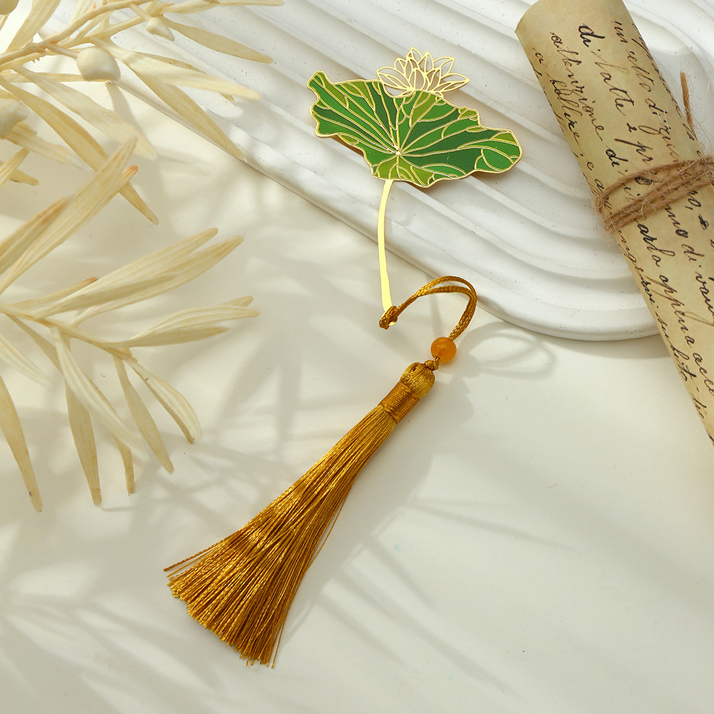 Exquisite Leaf Shape Metal Bookmarks With Tassel Creative Ginkgo Lotus Leaves Book Mark Student Stationery Reading Supplies Gift