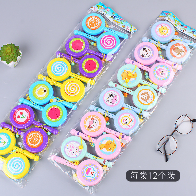 1PC 発達ガラガラベッド子供のおもちゃ漫画ハンドベルミュージカルシェーカー幼児ベビーガラガラドラム形かわいいなだめる新生児のおもちゃ