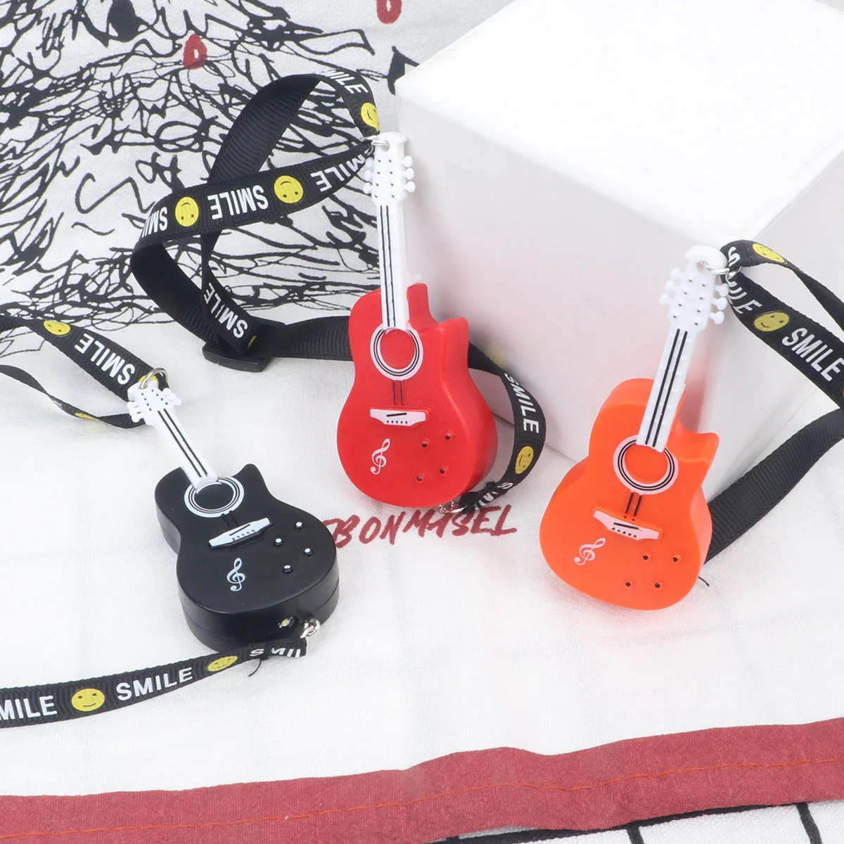 Akcesoria dla lalek Miniaturowa gitara elektryczna Instrumenty muzyczne Prezent dla Labubu Akcesoria odzieżowe dla lalek Mini model gitary