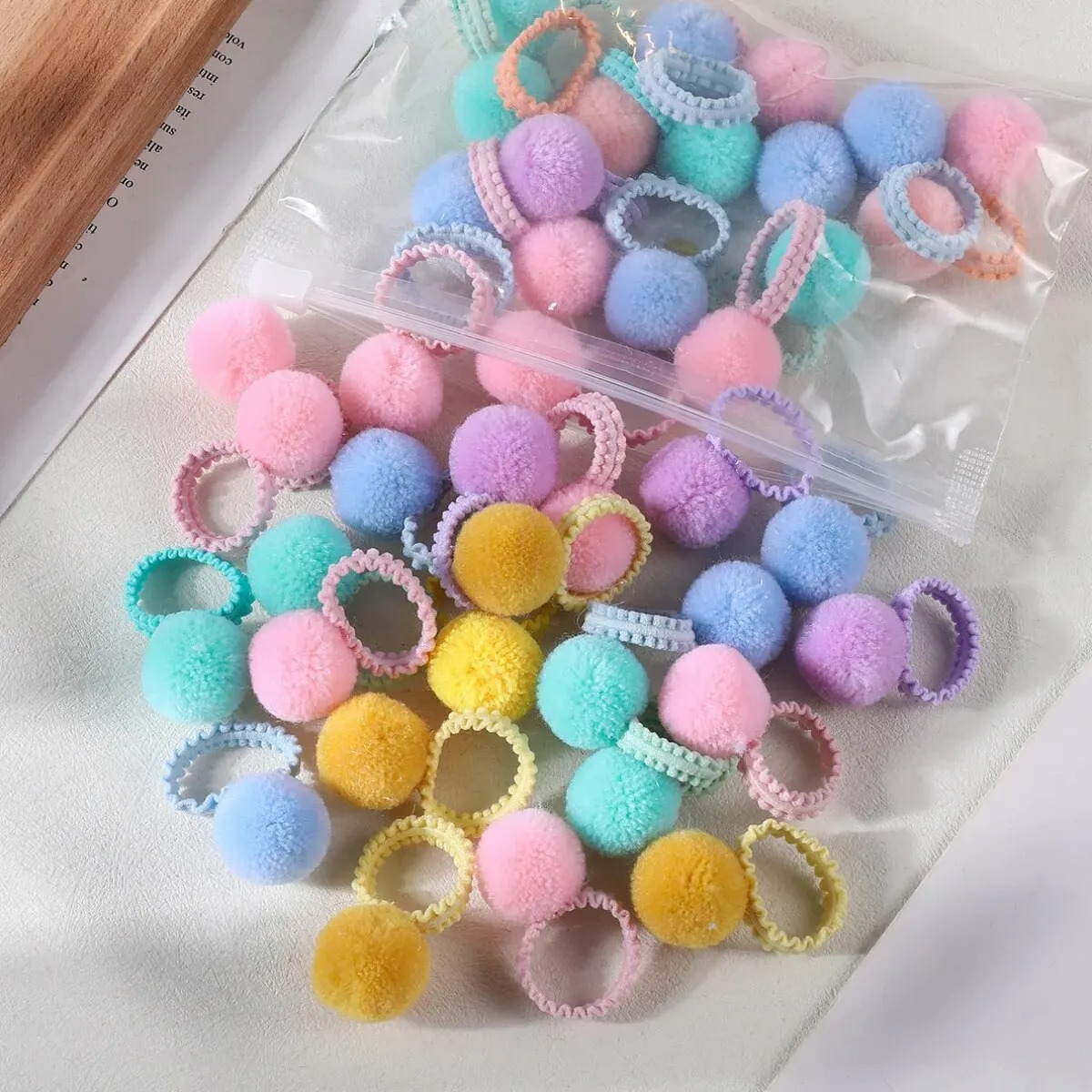 20 Stücke Mädchen Bunte Plüsch Ball Elastische Haarbänder Kinder Pferdeschwanz Krawatten Gummibänder Kopfbedeckung Haarschmuck Geschenk für Kinder