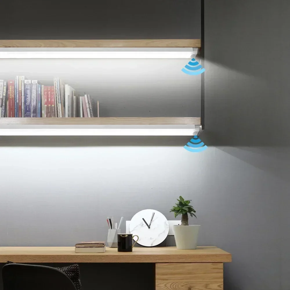Luci a barra a LED Sensore di movimento ricaricabile USB Luce notturna Luce per armadio a induzione portatile per cucina per corridoio guardaroba