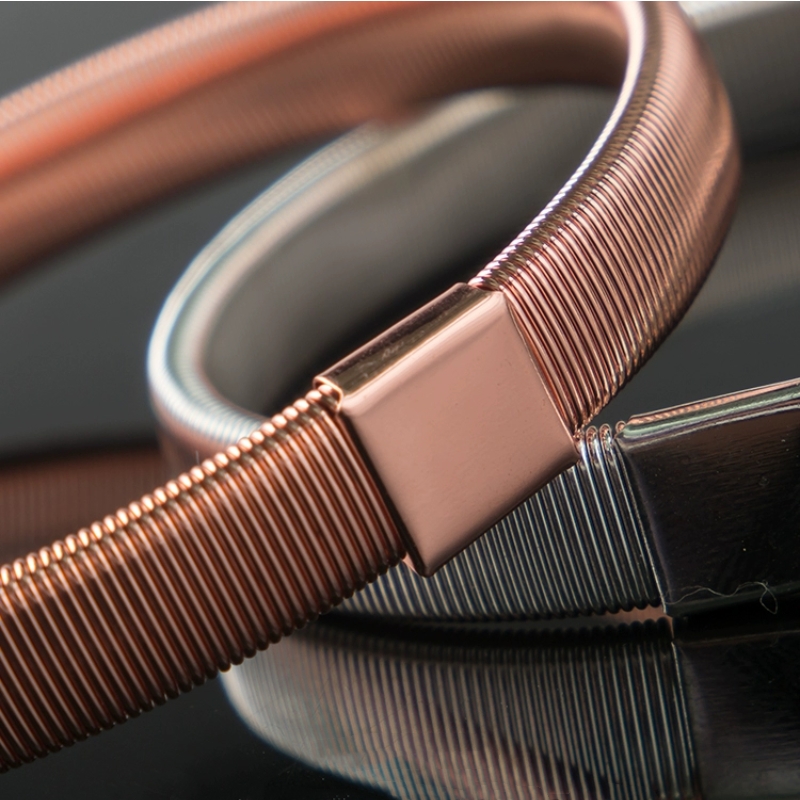 伸縮性のあるアームバンド,伸縮性のある金属スリーブ,シャツホルダー,滑り止めの衣類アクセサリー,2個