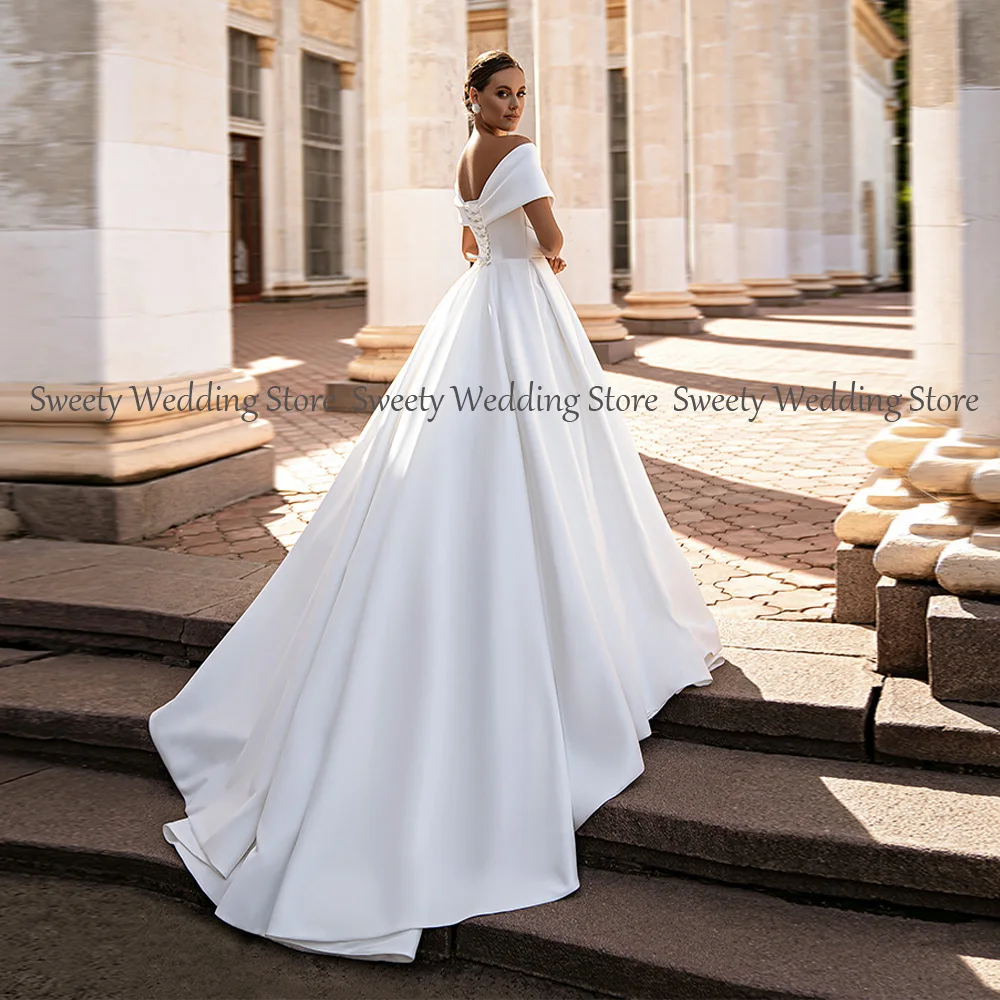 Jiayigong Splendido abito da ballo Abiti da sposa Personalizzati con spalle scoperte Scollo a V Semplice abito da sposa con corsetto in raso con strascico