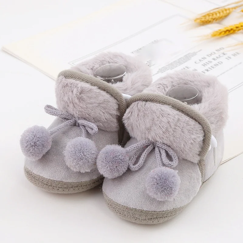 Botas de nieve cálidas para bebé, zapatos de princesa para interiores, fondo suave, zapatos cómodos para bebé recién nacido, bolas de felpa, Invierno
