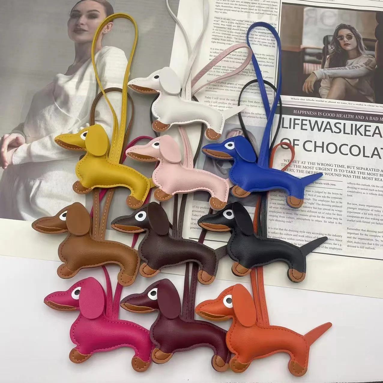クラシックで可愛い子犬のバッグペンダントキーホルダー、ファッショナブルなPUレザーダックスフントキーリング、バッグアクセサリー卸売