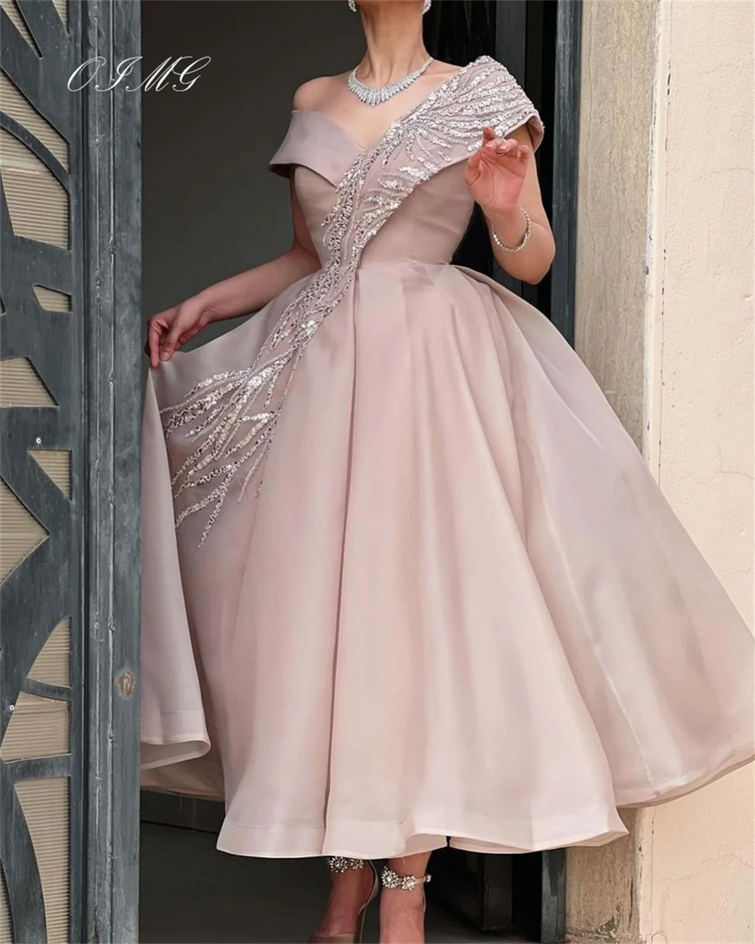 OIMG ปิดไหล่ Midi ชุดราตรี A-Line Organza ผู้หญิงแขนสั้นที่กําหนดเองชุดราตรีชุดพรรคอย่างเป็นทางการ