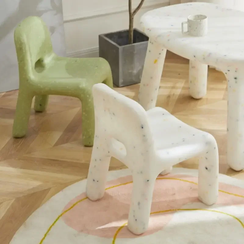 พลาสติกสตูลเด็ก Nordic Modern Minimalist Home เด็กสร้างสรรค์การเขียนการเรียนรู้รับประทานอาหารเก้าอี้