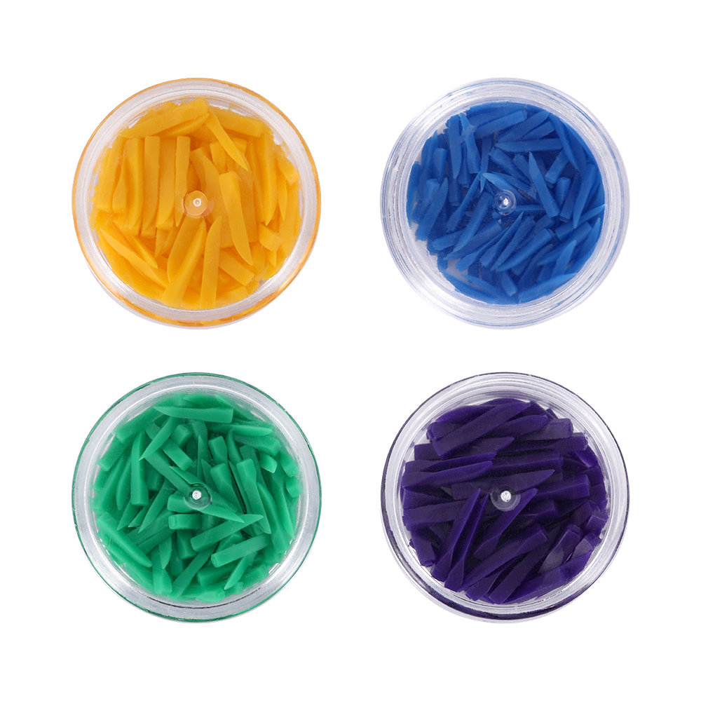 100 ชิ้น/กล่องทิ้งทันตกรรม Wedges พลาสติกทางการแพทย์ Arc เว้าออกแบบ Diastema Wedges พร้อม End Circular Hole เครื่องมือทันตแพทย์