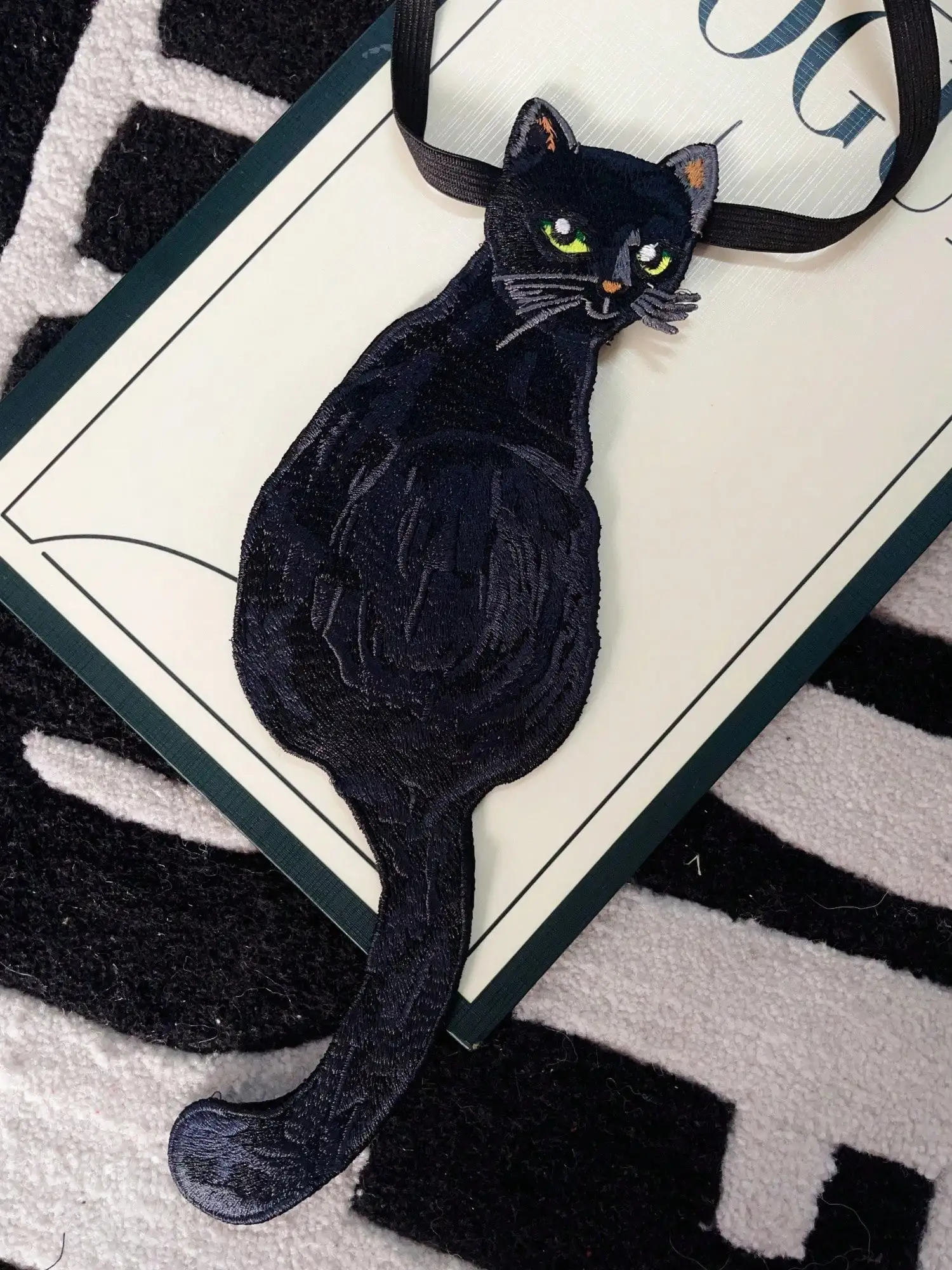 A Original Niche Design Cat Bohemian French Retro Design Tie Spring, Summer, Autumn and Winter Personalized Knot-Free Matchinging Shirt and Tie Suitable for Party Festivals