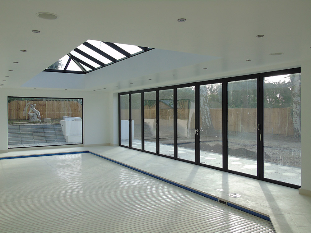 Porta acordeão direto da fábrica, portas dobráveis de alumínio com vidro duplo, edifício residencial, varanda externa, portas dobráveis de vidro