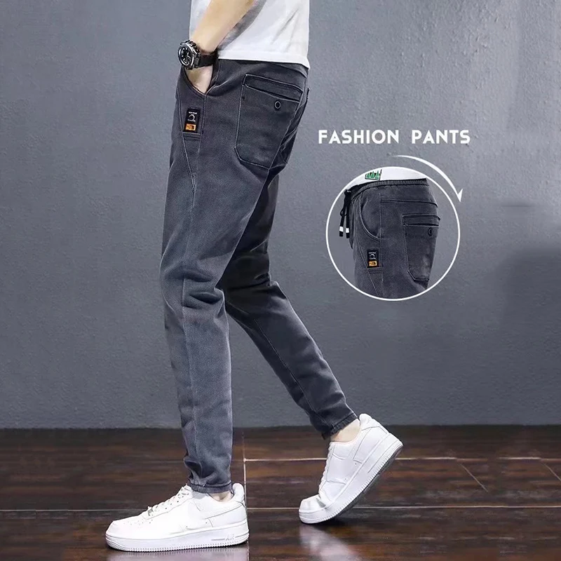 Pantalones vaqueros con cintura elástica para hombre, Pantalón cómodo de felpa, térmico, Harem, a la moda, pierna estrecha, color gris, otoño e invierno, 2024