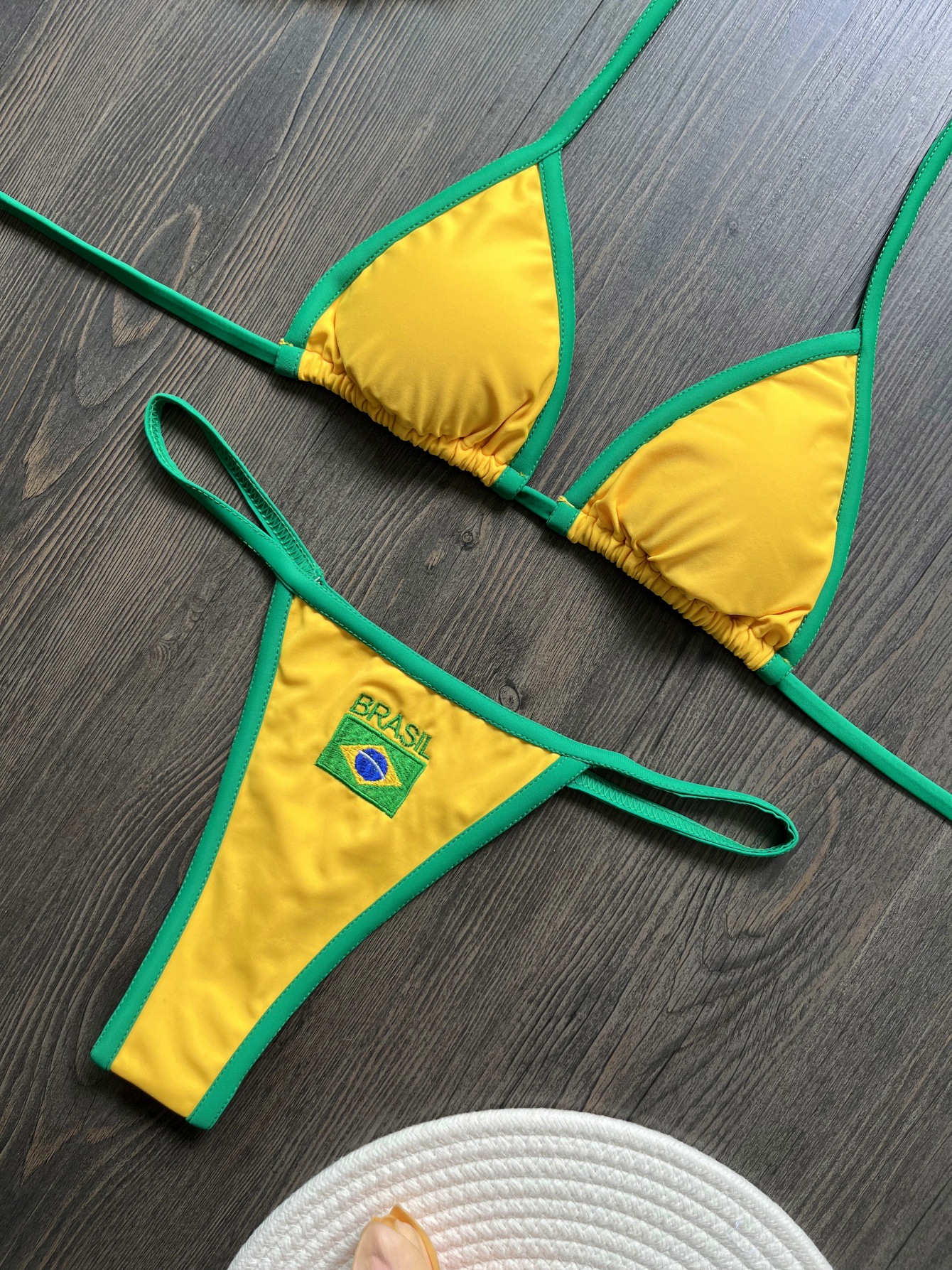 Maillot de bain brésilien femmes Sexy 2 pièces Mini Bikini ensemble Triangle licou dos nu string plage maillot de bain été 2025 nouveau Style